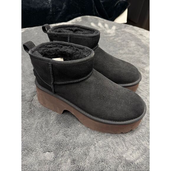 NEW Women's UGG Classic Ultra Mini New Heights Boots, Size 10, color is black! - Picture 1 of 5